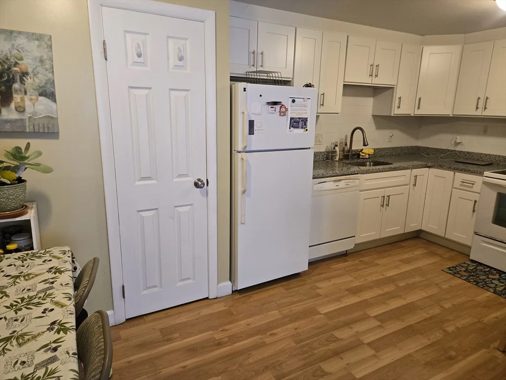 2 Old Colony Ln, Arlington