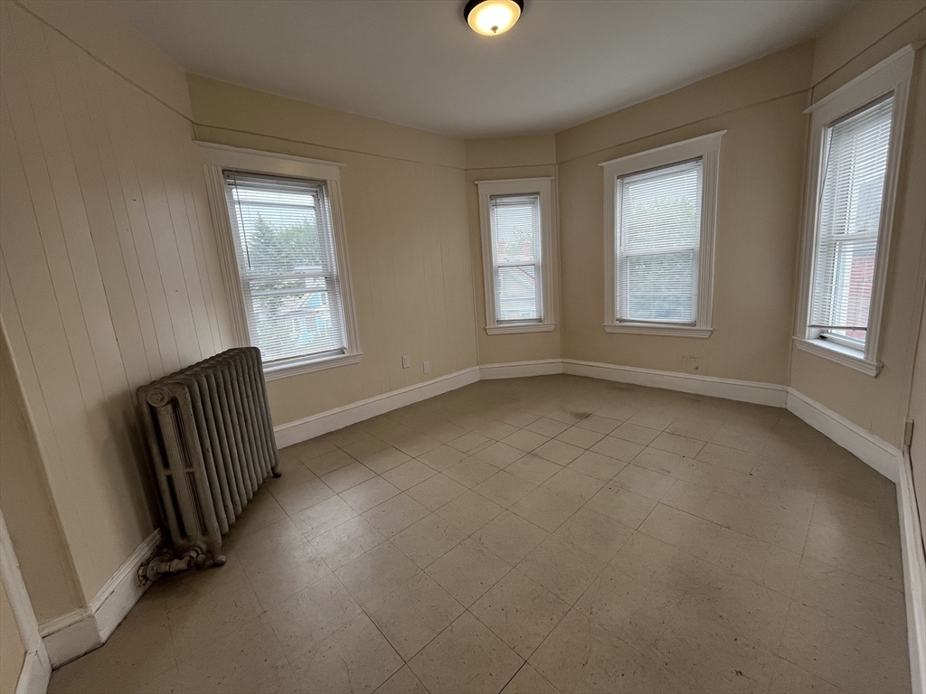 175 River St, Riverside