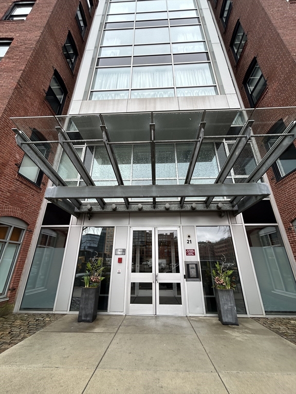 21 Wormwood St, Seaport District