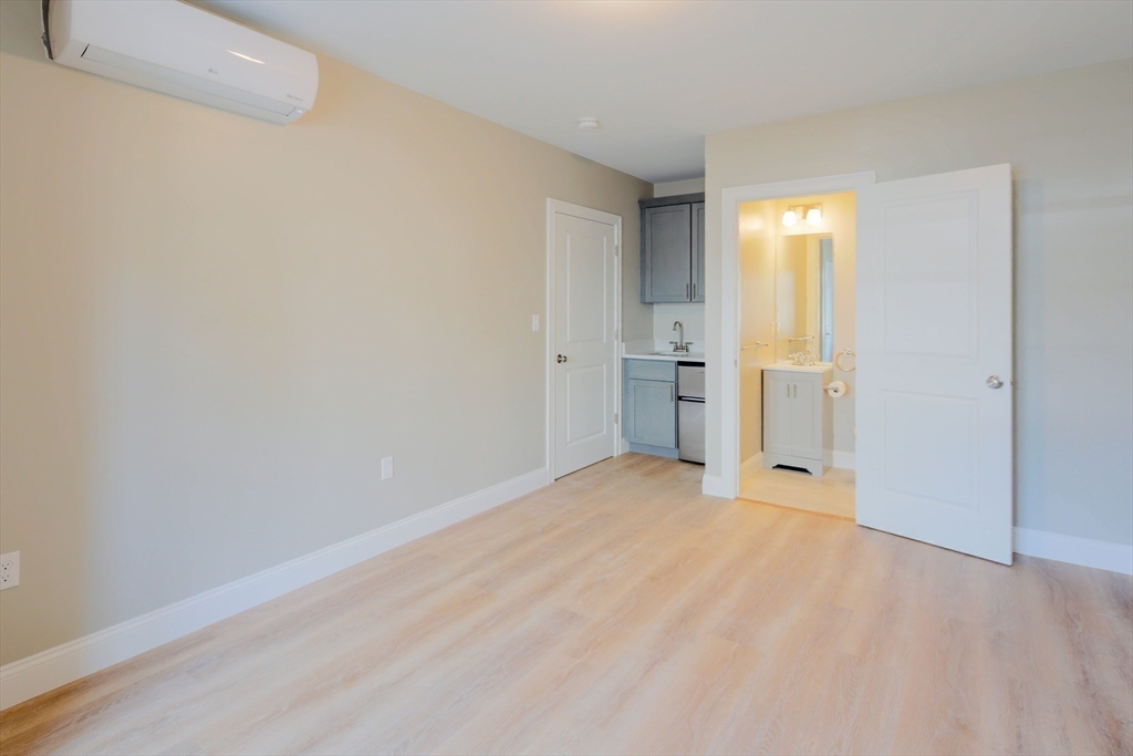 63 Bacon St, Waltham