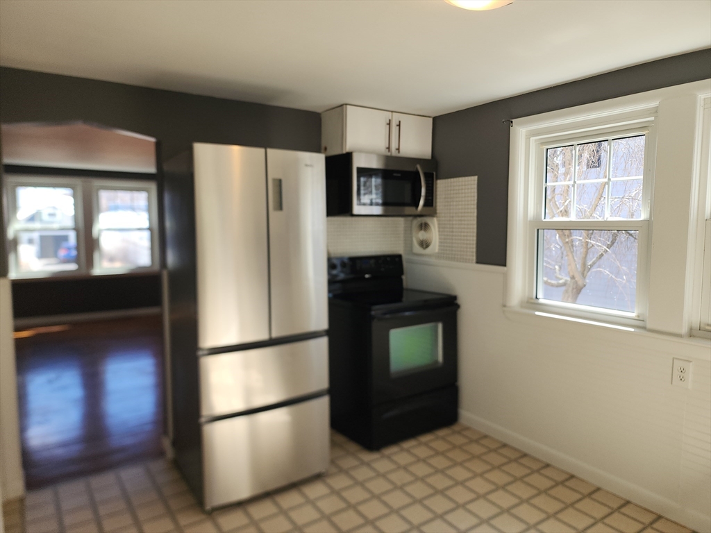 23 Brewster Rd, Weymouth