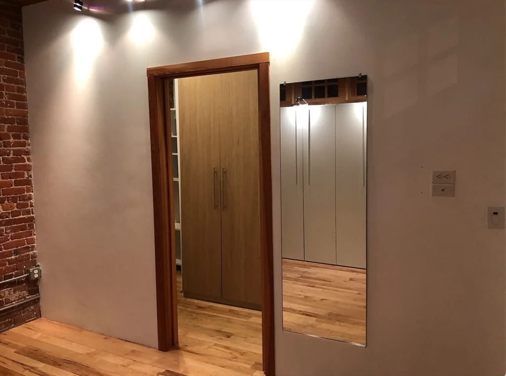 11-21 Wormwood, Seaport District