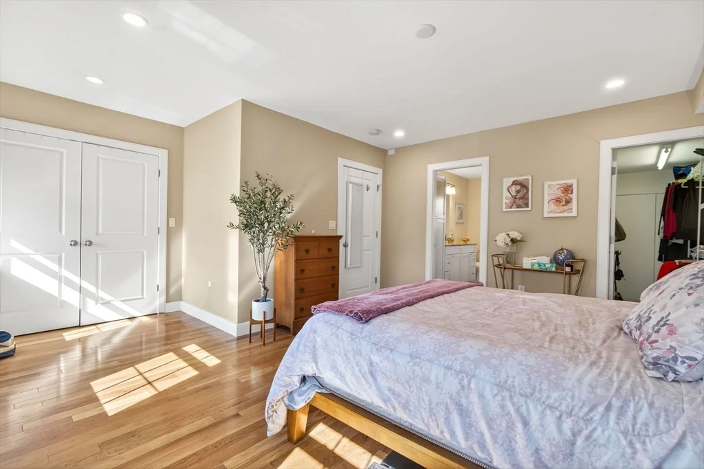 170 W 3rd St, South Boston