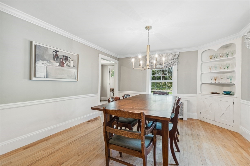 37 Tennyson Rd, Wellesley