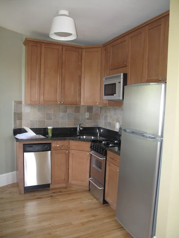 128 Magazine St, Cambridgeport
