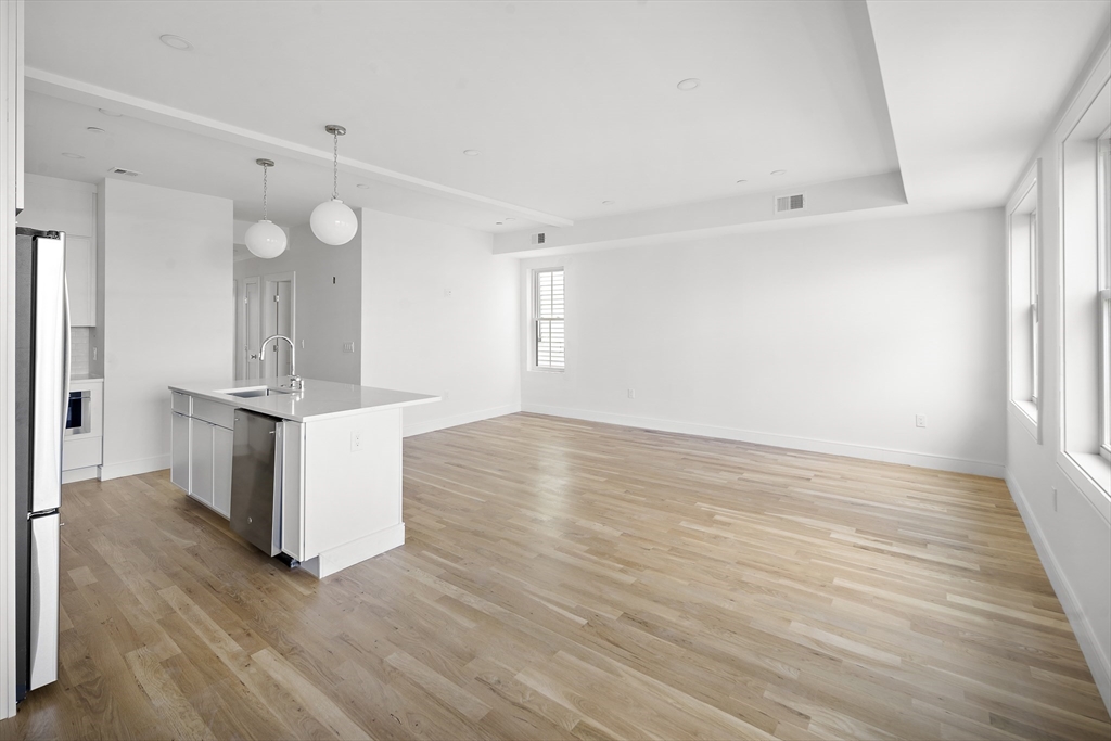 298 Maverick St, East Boston