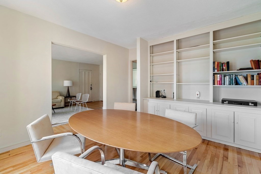 993 Memorial Dr, Harvard Square