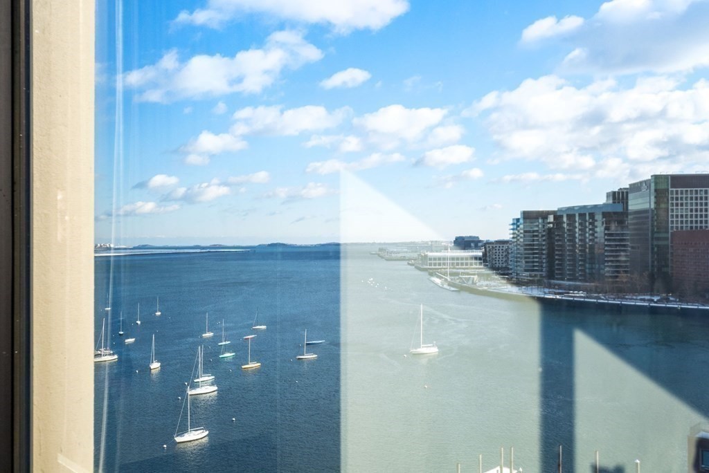 85 E India Row, Waterfront