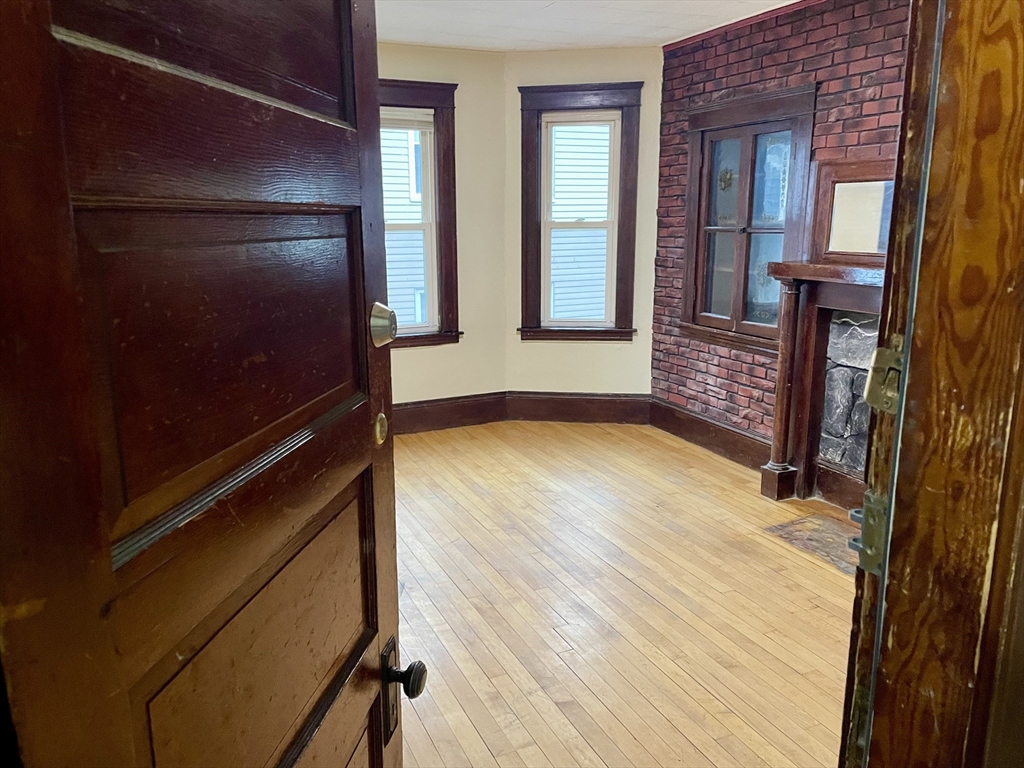 10 Agawam St, Worcester