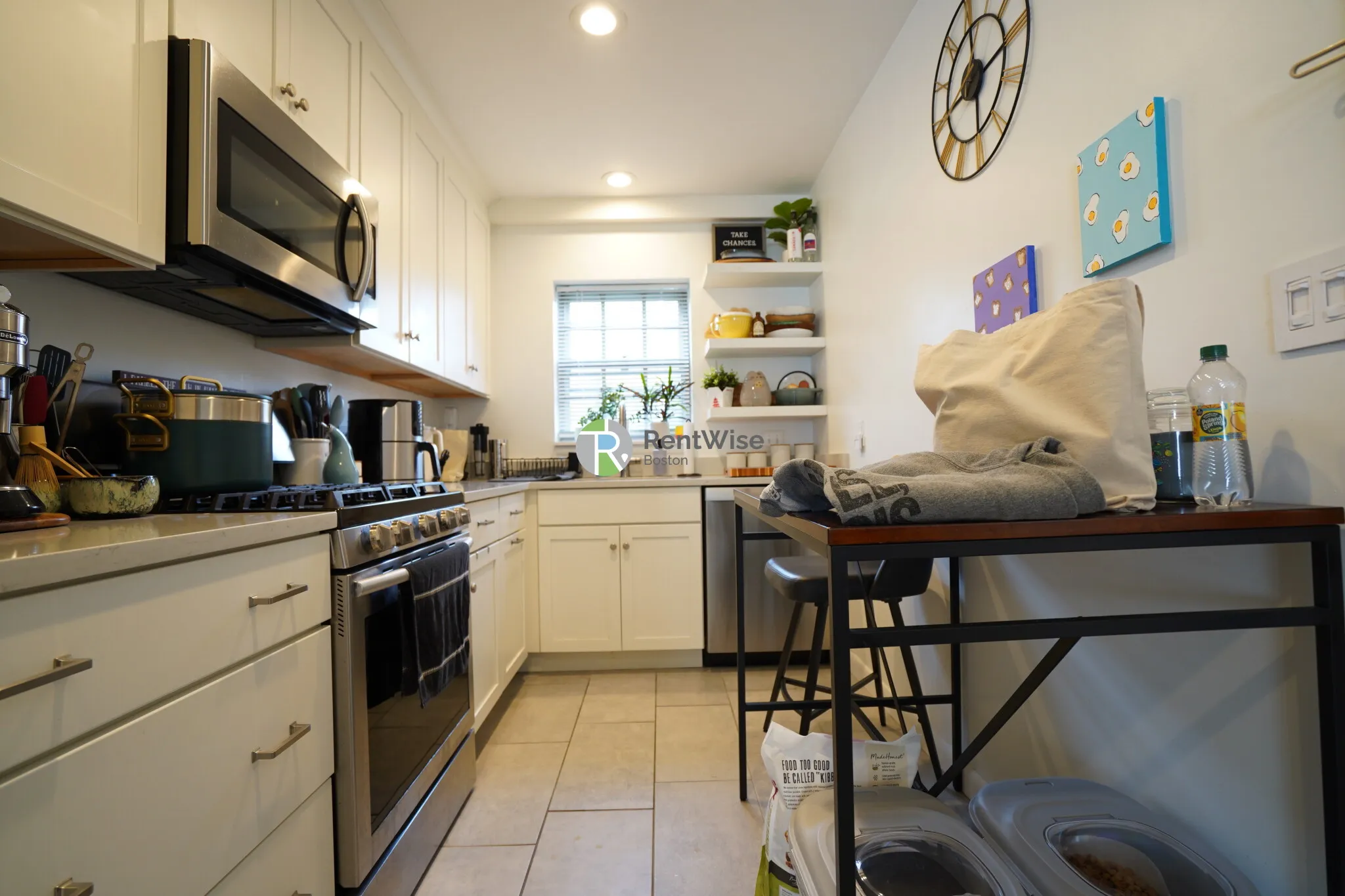 9 Lake Shore Ter, Oak Square