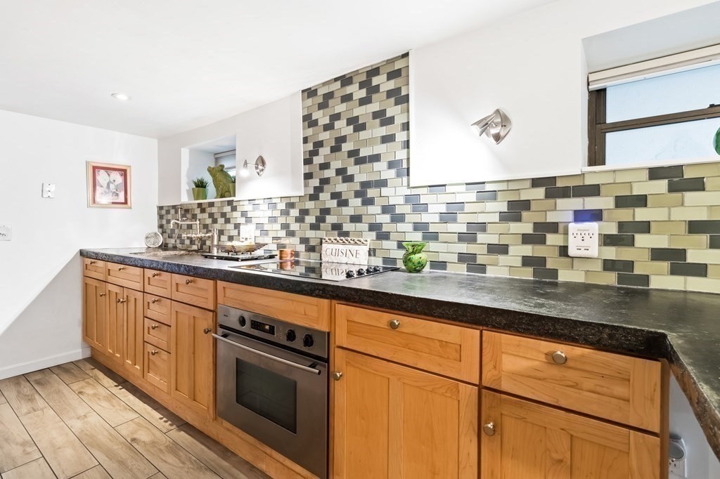 92 Green St, Charlestown