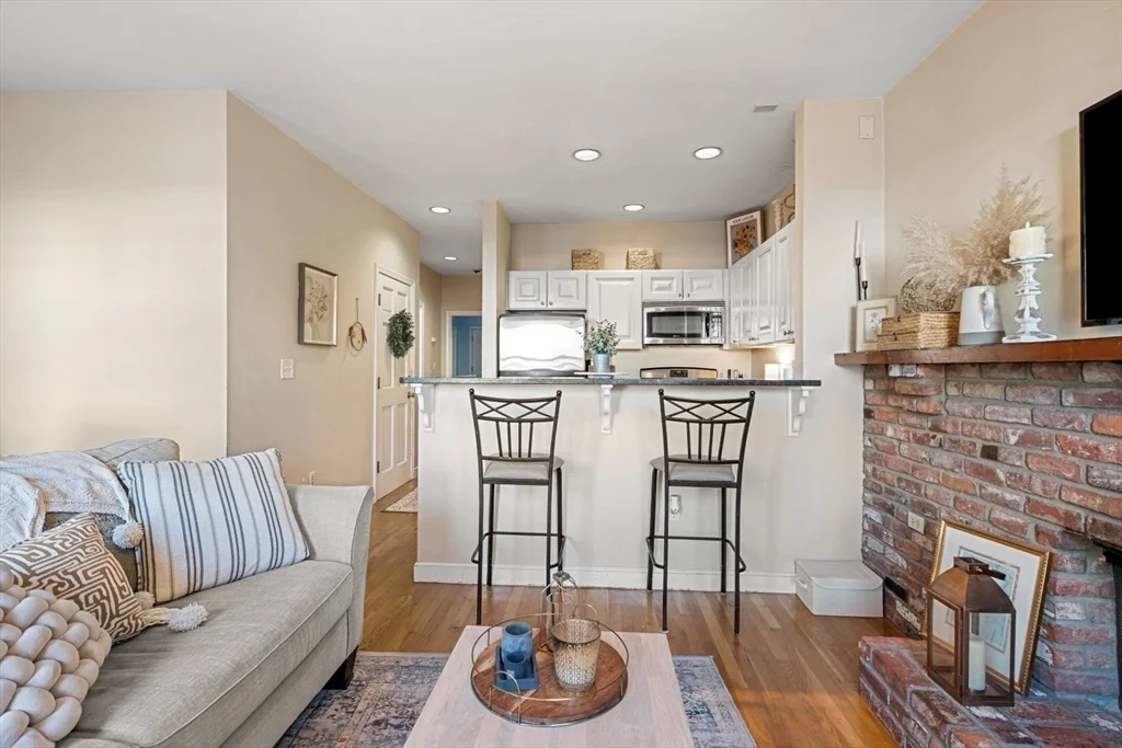 159 M, South Boston