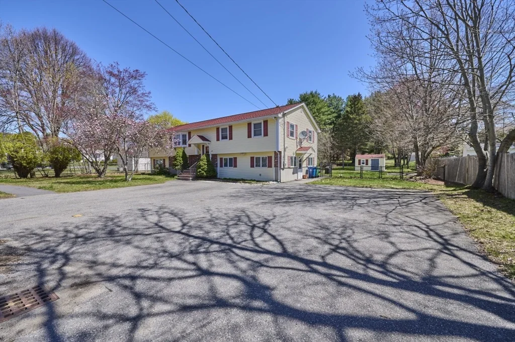 37 Locust St, Burlington