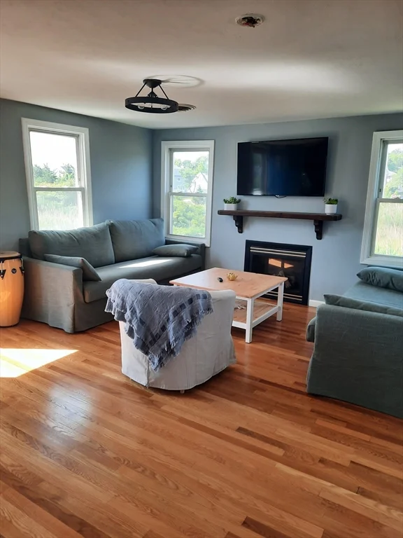 99 Scituate Ave, Scituate