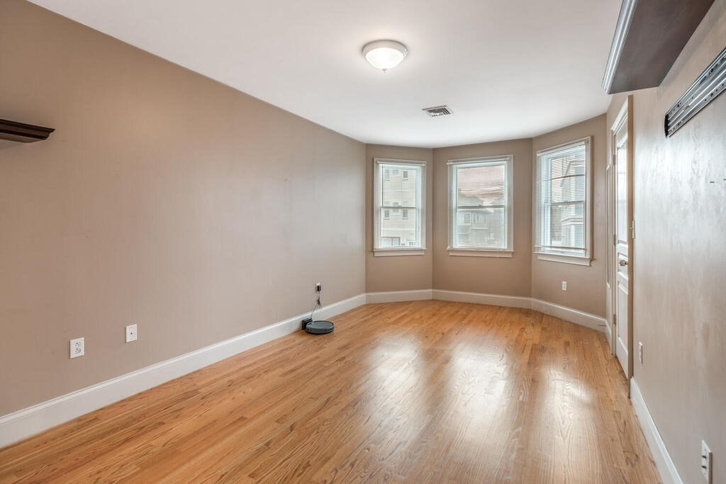 16 Roseclair St, Dorchester