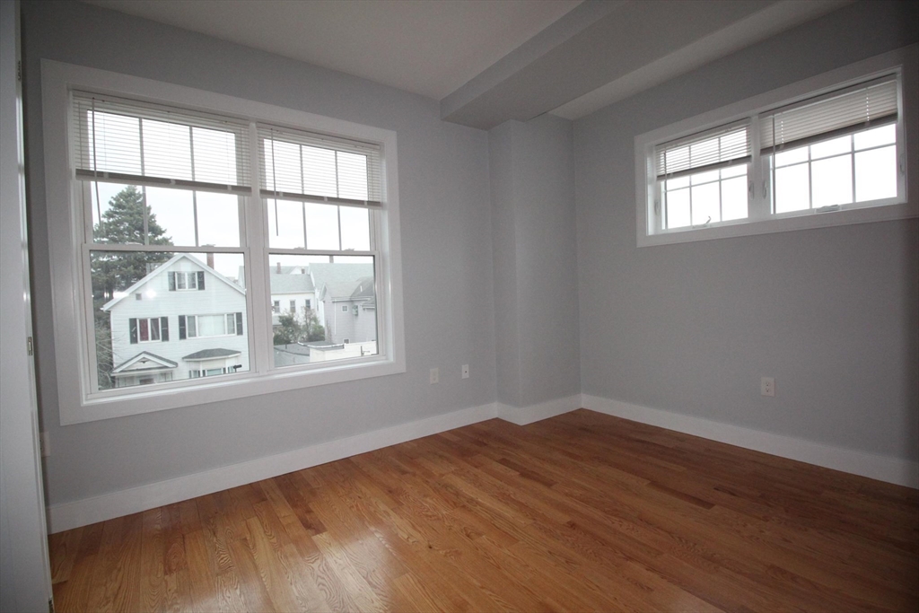 110 Main St, Everett