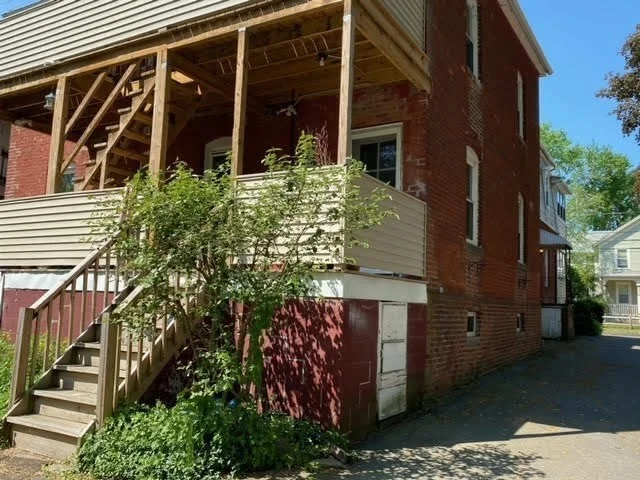 54 Williams, Northampton