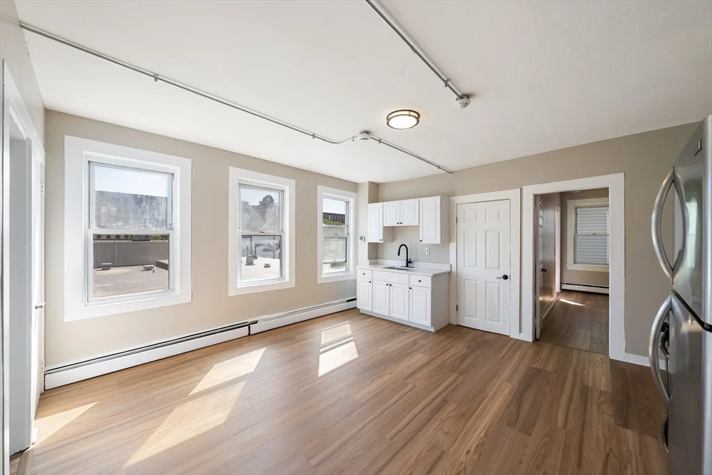 50 Common St, North Lawrence