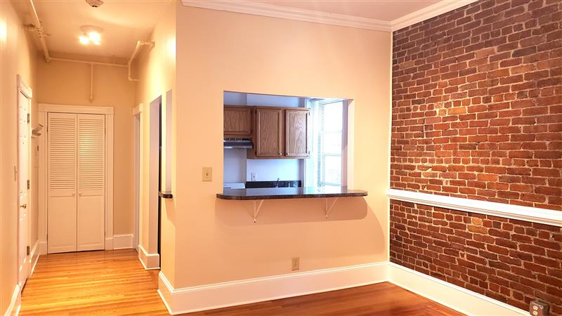 888 Massachusetts Ave, Riverside