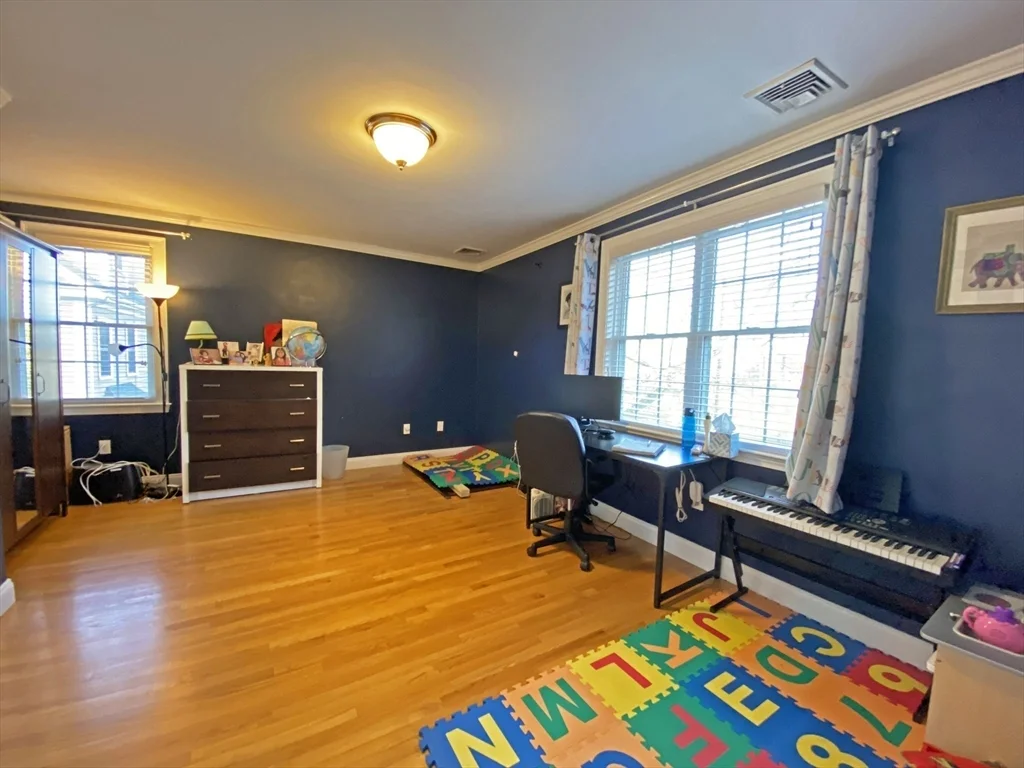 375 Lowell Ave, Newtonville