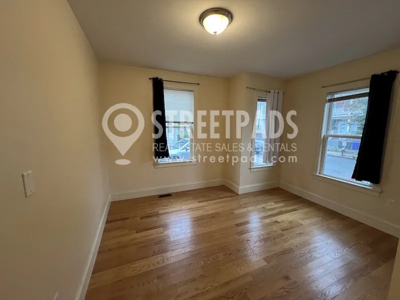 35 Pratt St, Allston