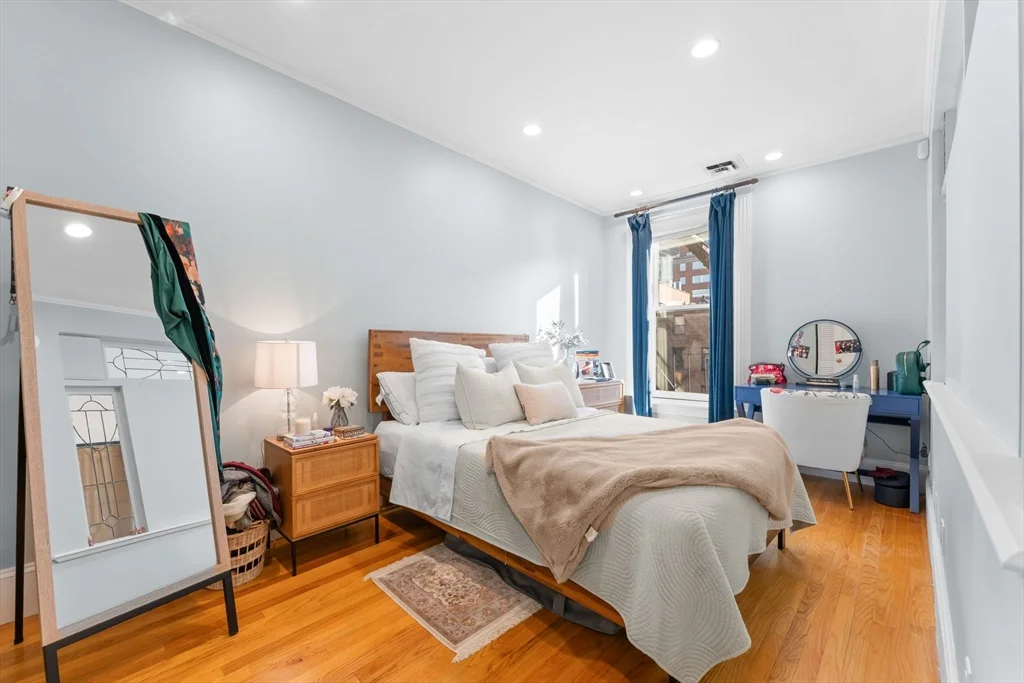 280 Commonwealth Ave, Back Bay