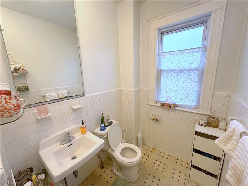 22 Upland Rd, Neighborhood Nine