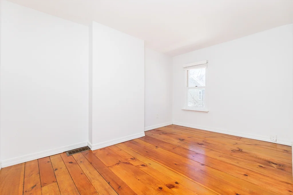 4 Cogswell Pl, North Cambridge