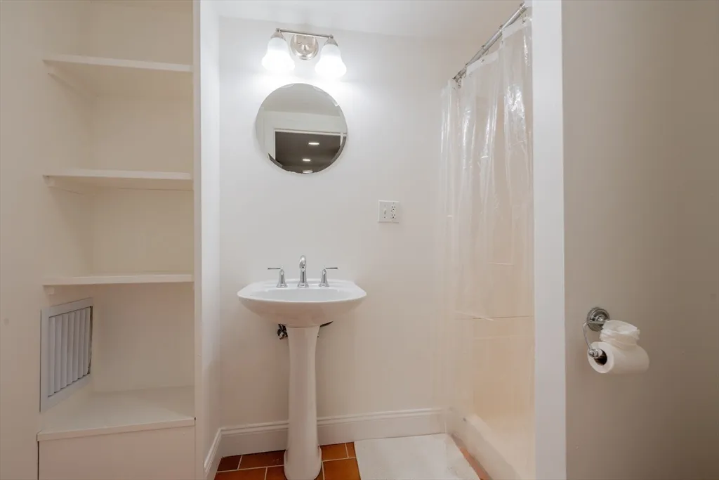 77 Columbus Ave, Prospect Hill