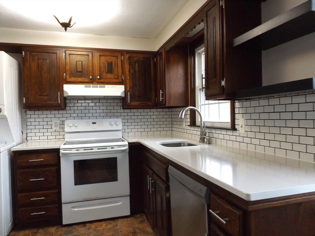 28 Greenwich St, Attleboro