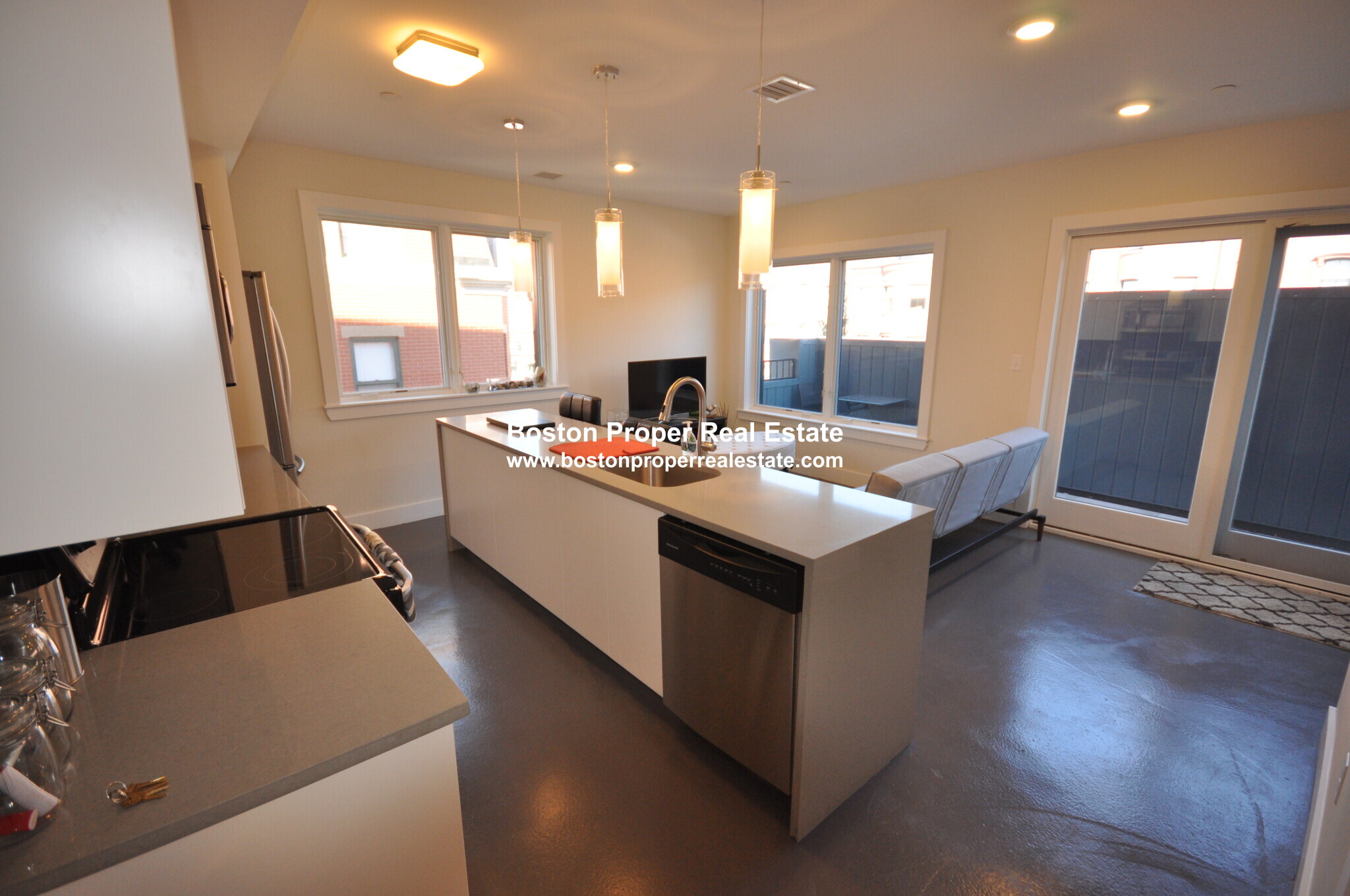 659 Massachusetts Ave, South End