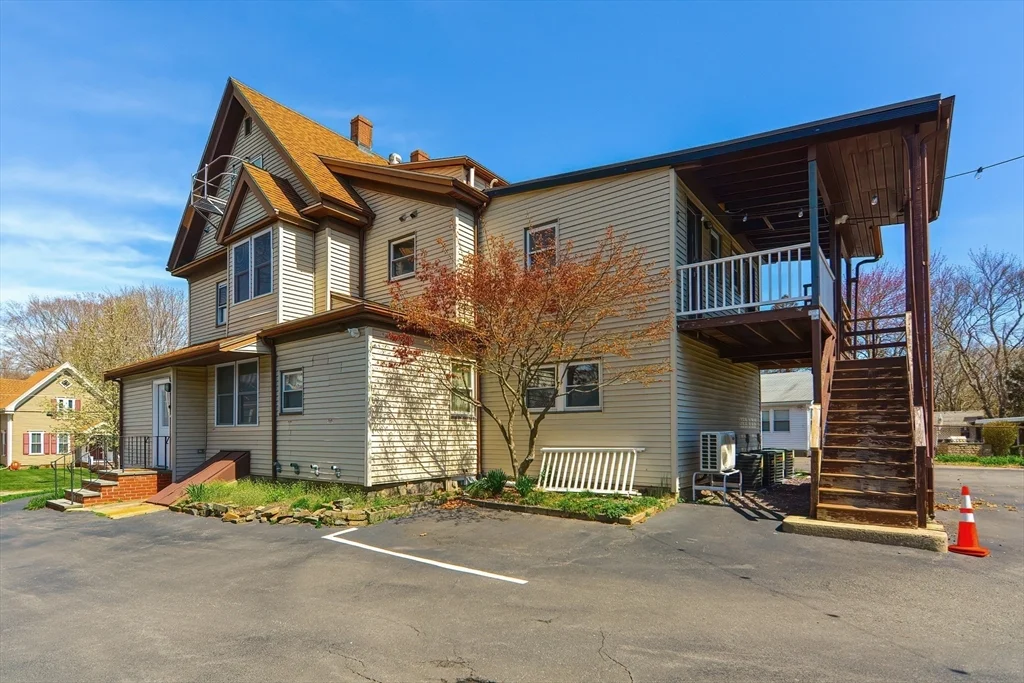 289 Walnut Stoughton, Stoughton