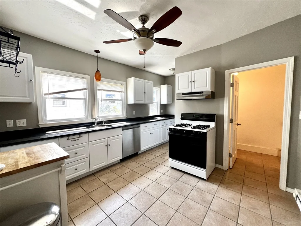 12 Bailey St, West Somerville