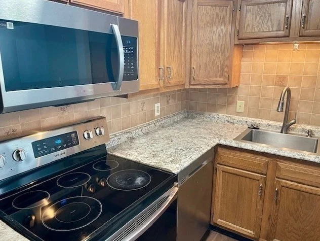 616 Boston Post Rd E, Marlborough