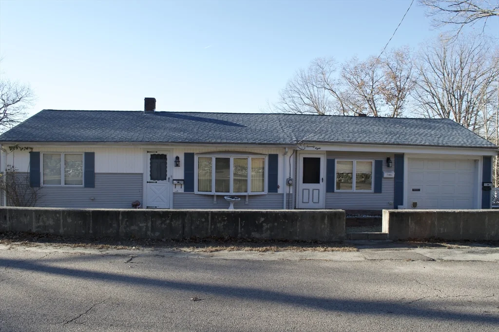 78 Edgewater Dr, Blackstone