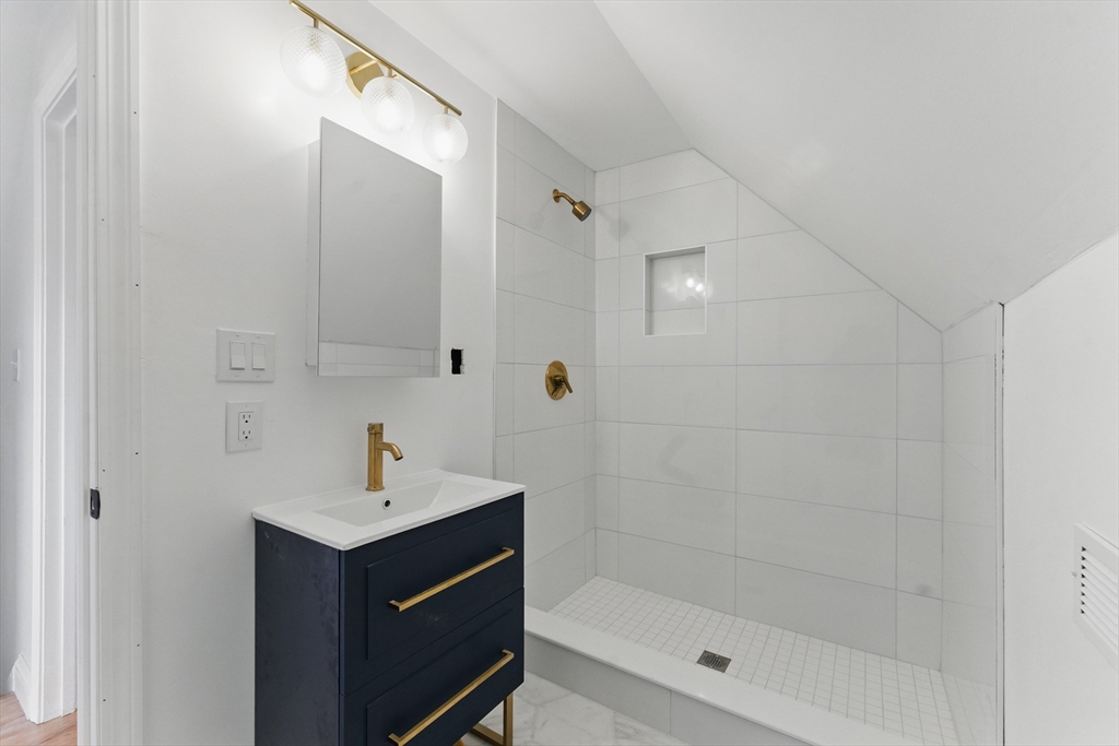 80 Shirley St, Winthrop