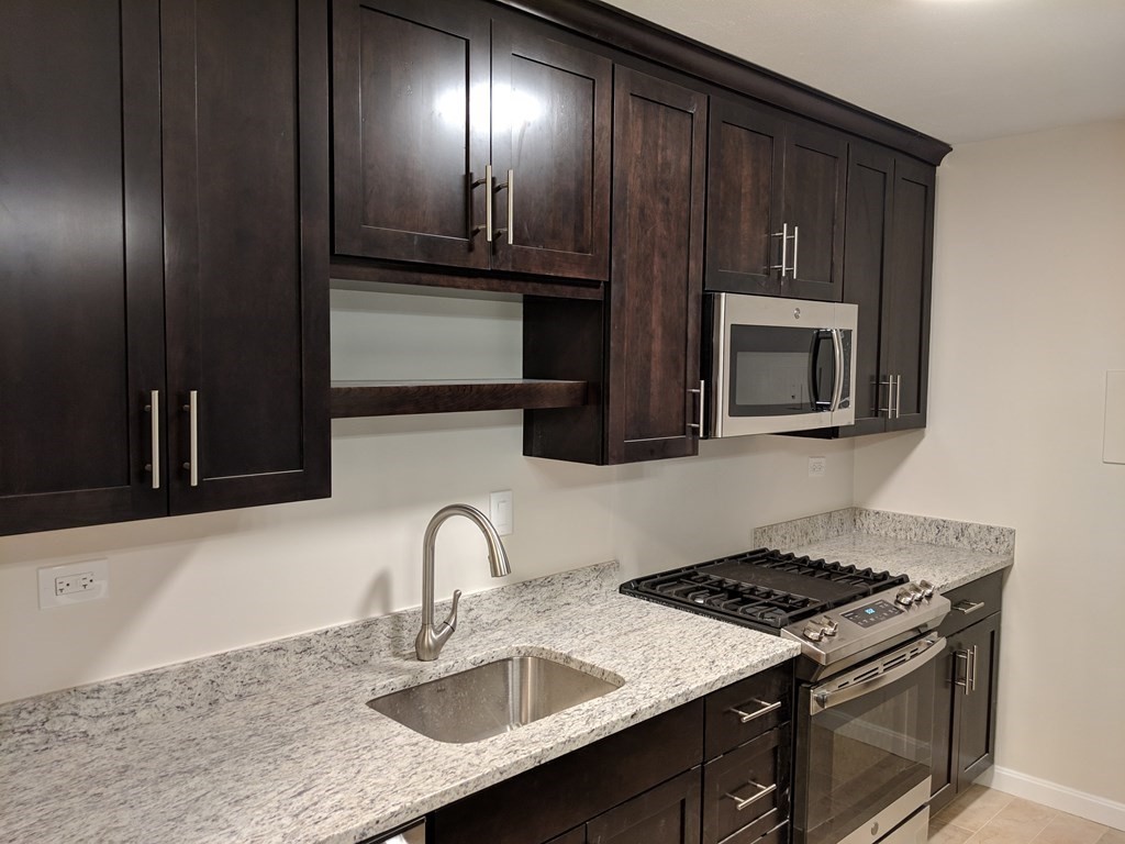 6 Whittier Pl, West End