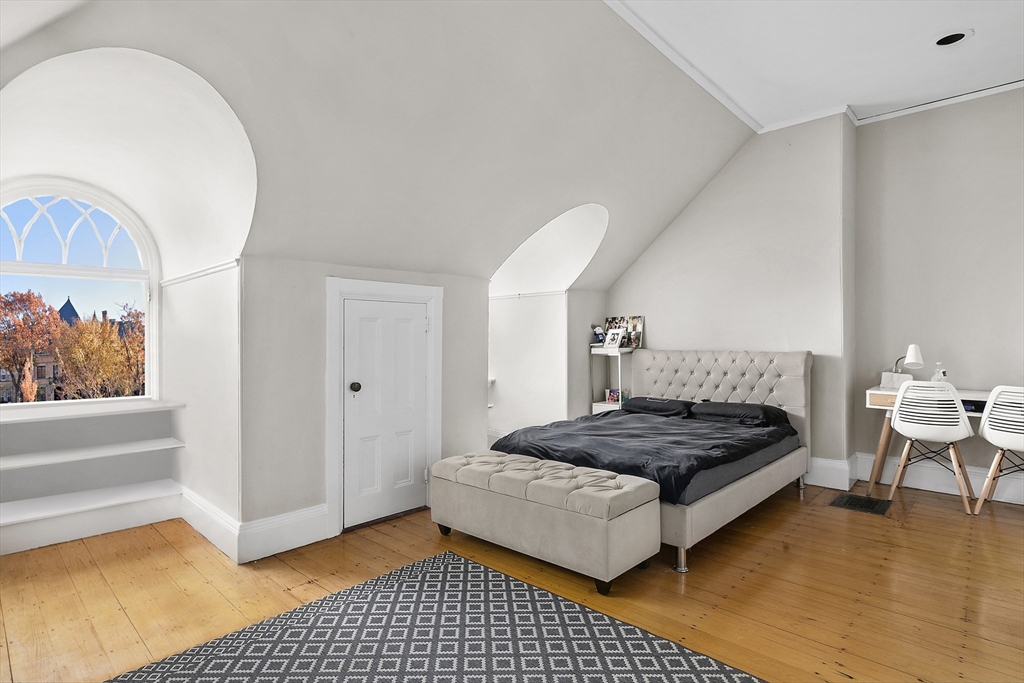 1760 Beacon St, Brookline