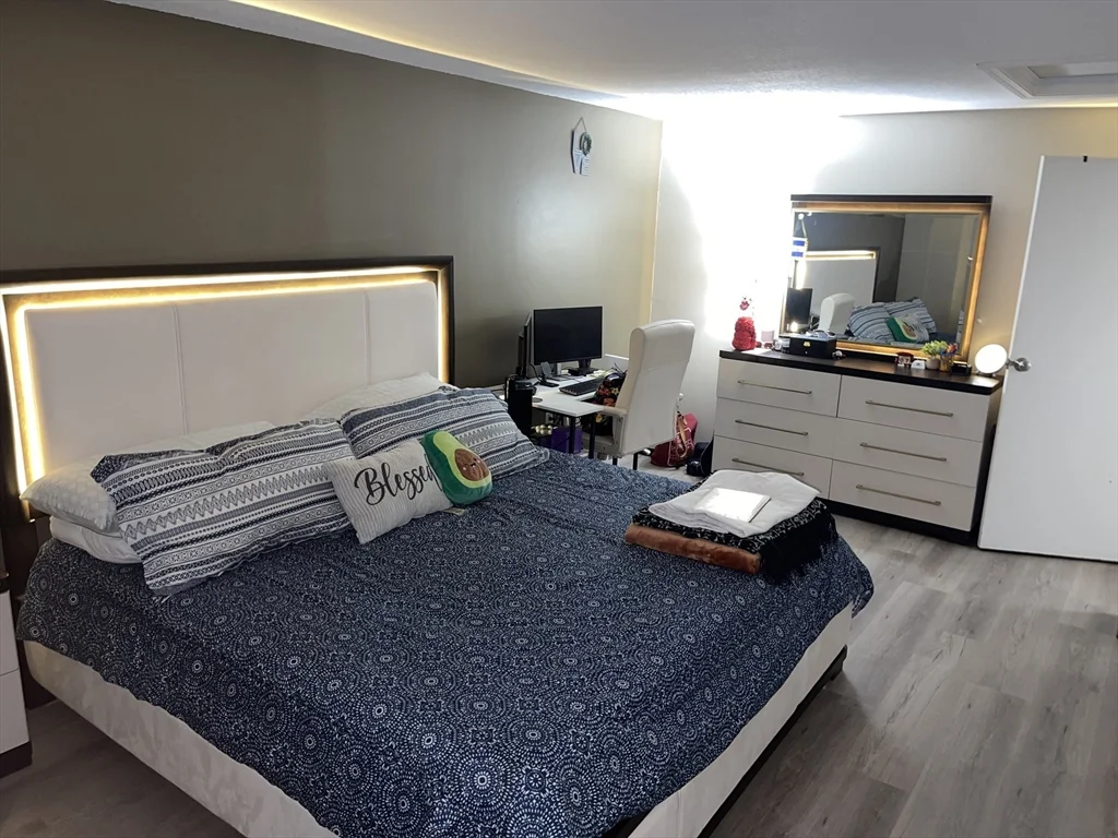 2 Village Hill Ln, West Natick