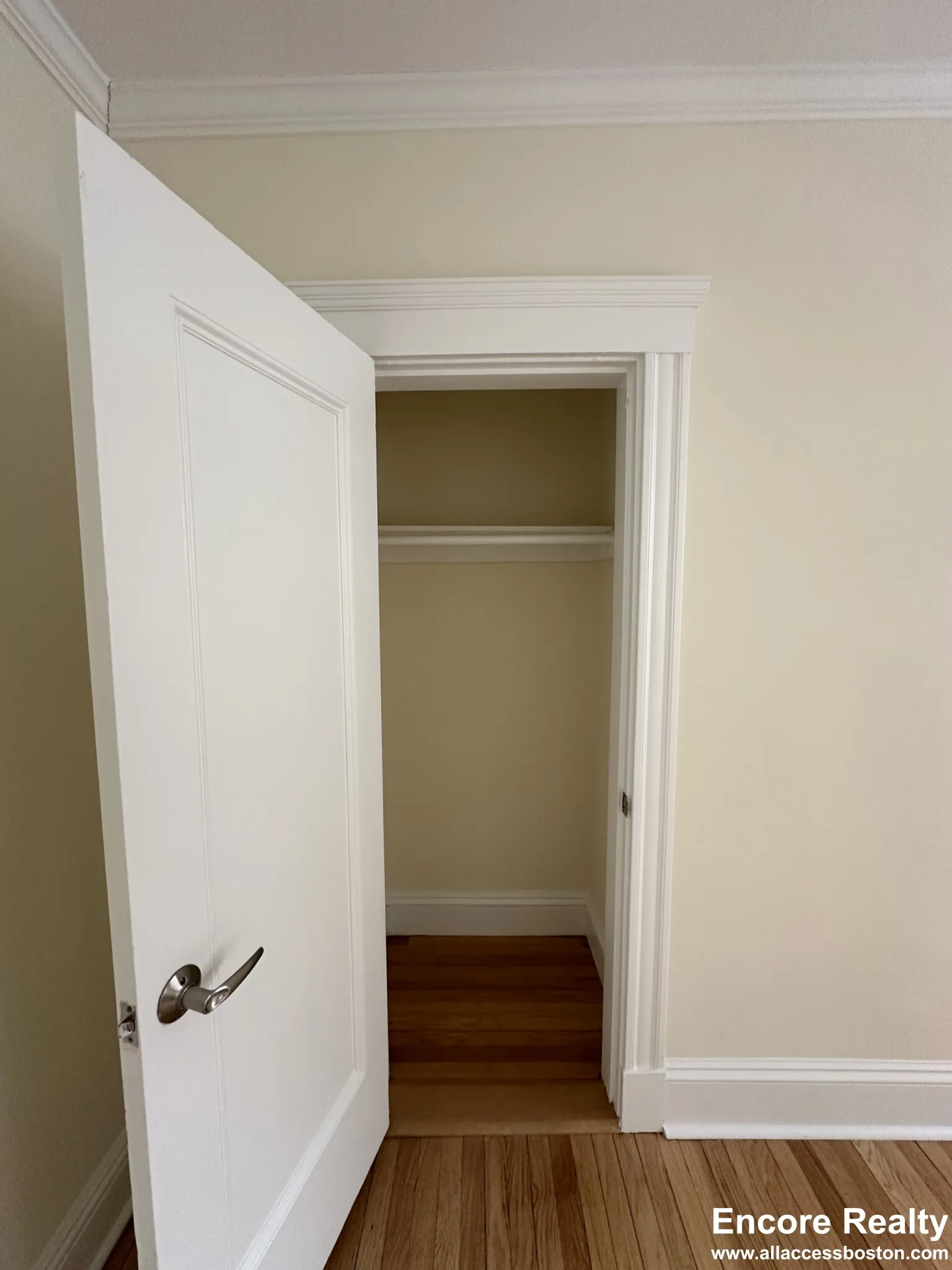 24 Chauncy St, Neighborhood Nine