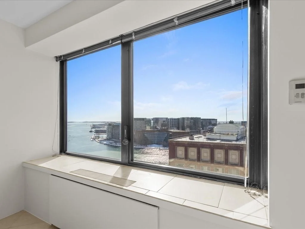 65 E India Row, Waterfront