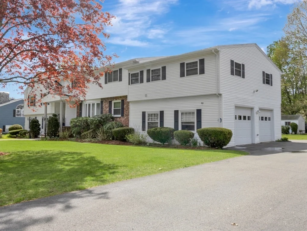 16 Indian Rock Dr, Saugus