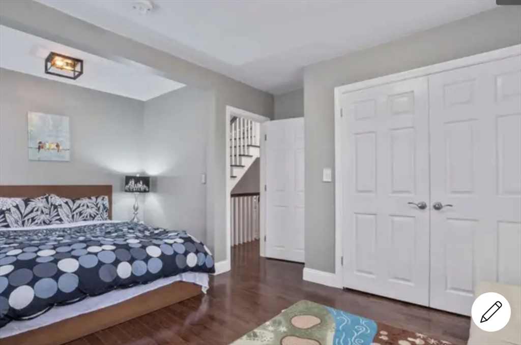 66 Bolton St, South Boston