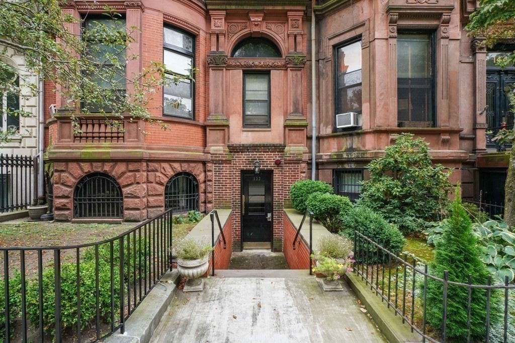 132 Commonwealth Ave, Back Bay