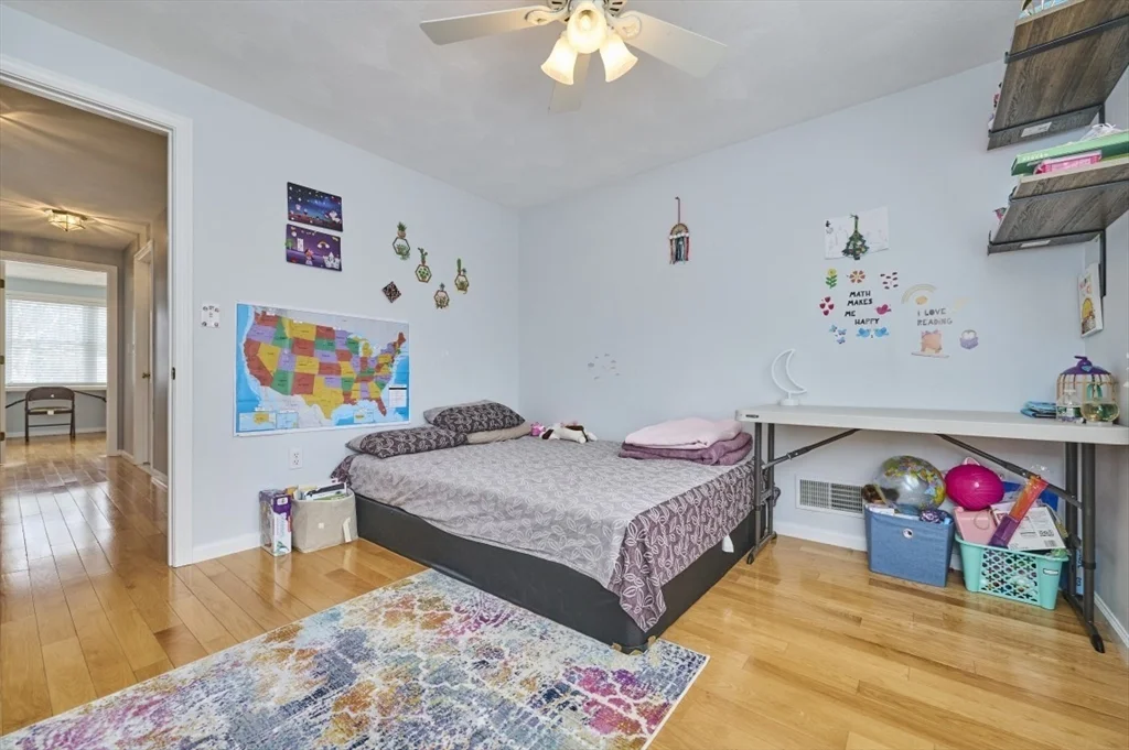 27 Cranberry Ln, Burlington