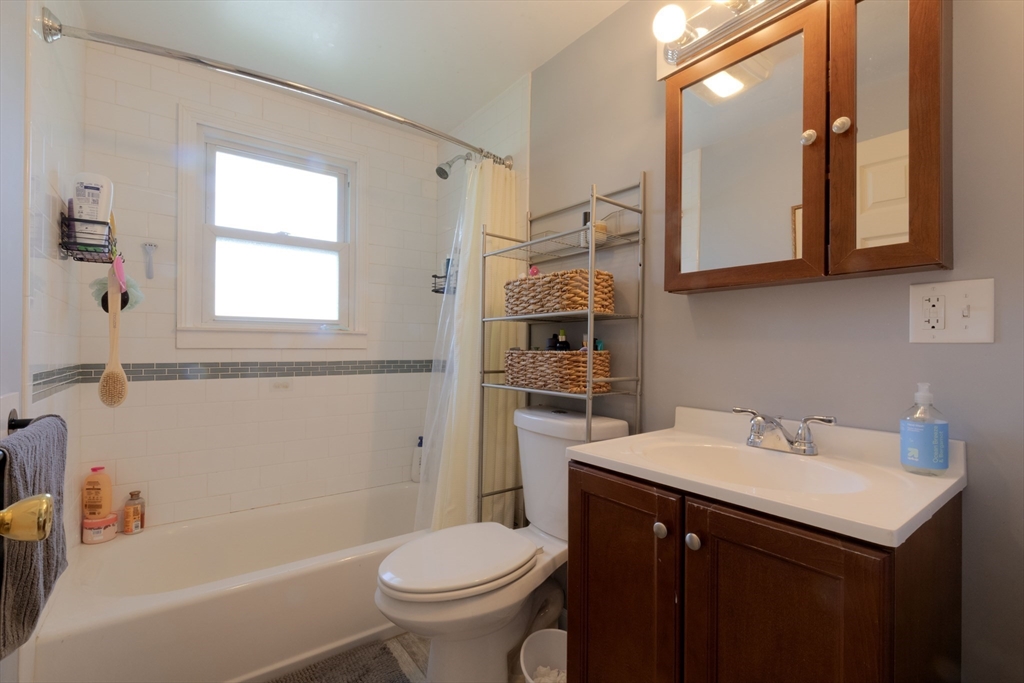 89 Brayton Rd, Oak Square