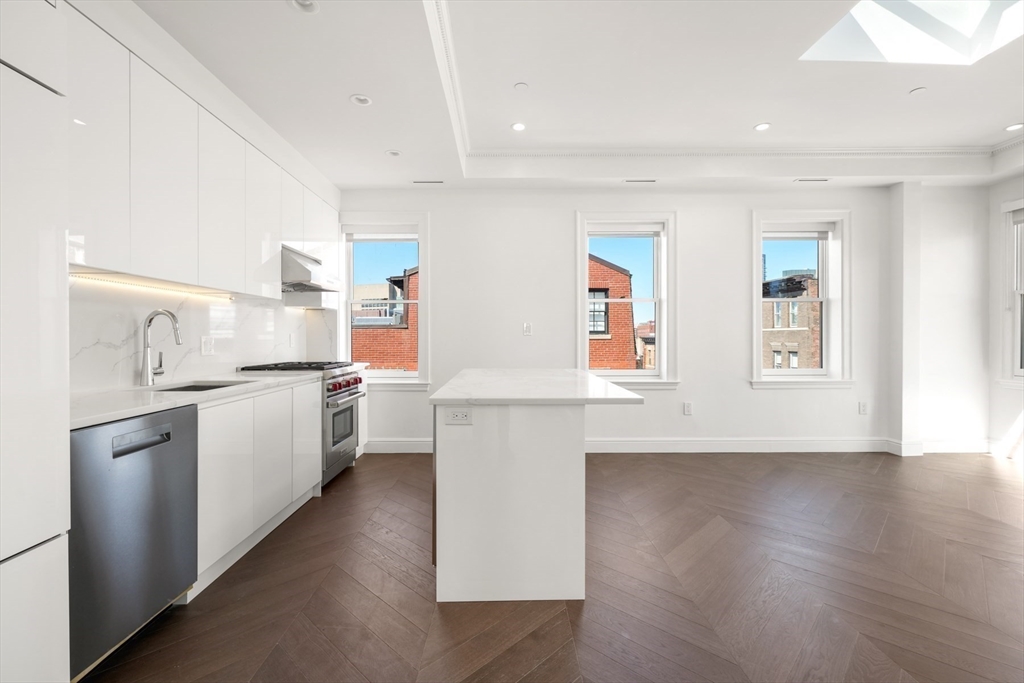 112 Myrtle, Beacon Hill