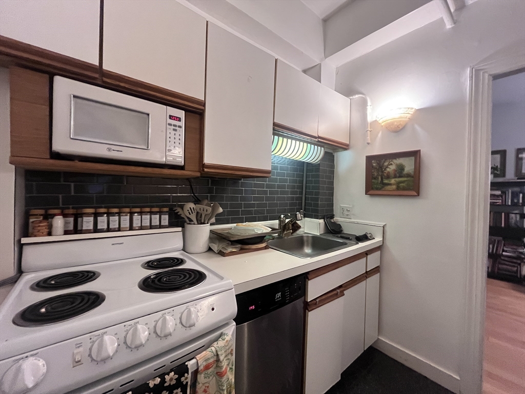 1662 Commonwealth Ave, Brighton