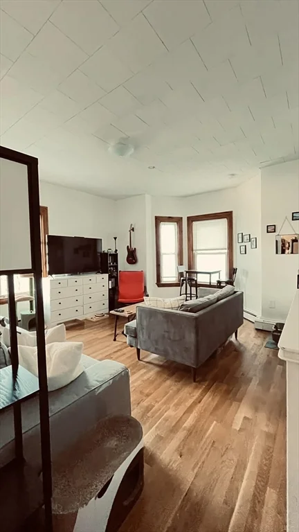 3 Nira, Mission Hill