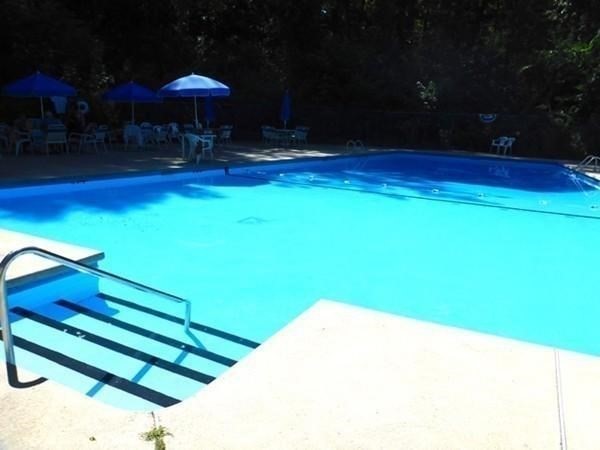 3 Summit Dr, Reading